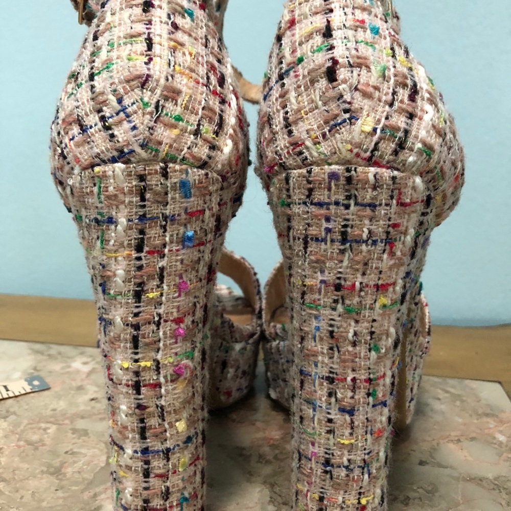 Chinese laundry light pink sandals. - Picture 4 of 7